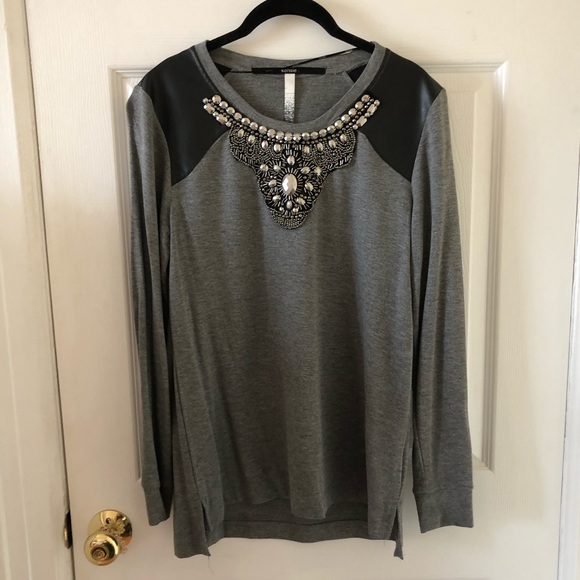 Kensie Long Sleeve Top with Embellishments in MED - Picture 2 of 4